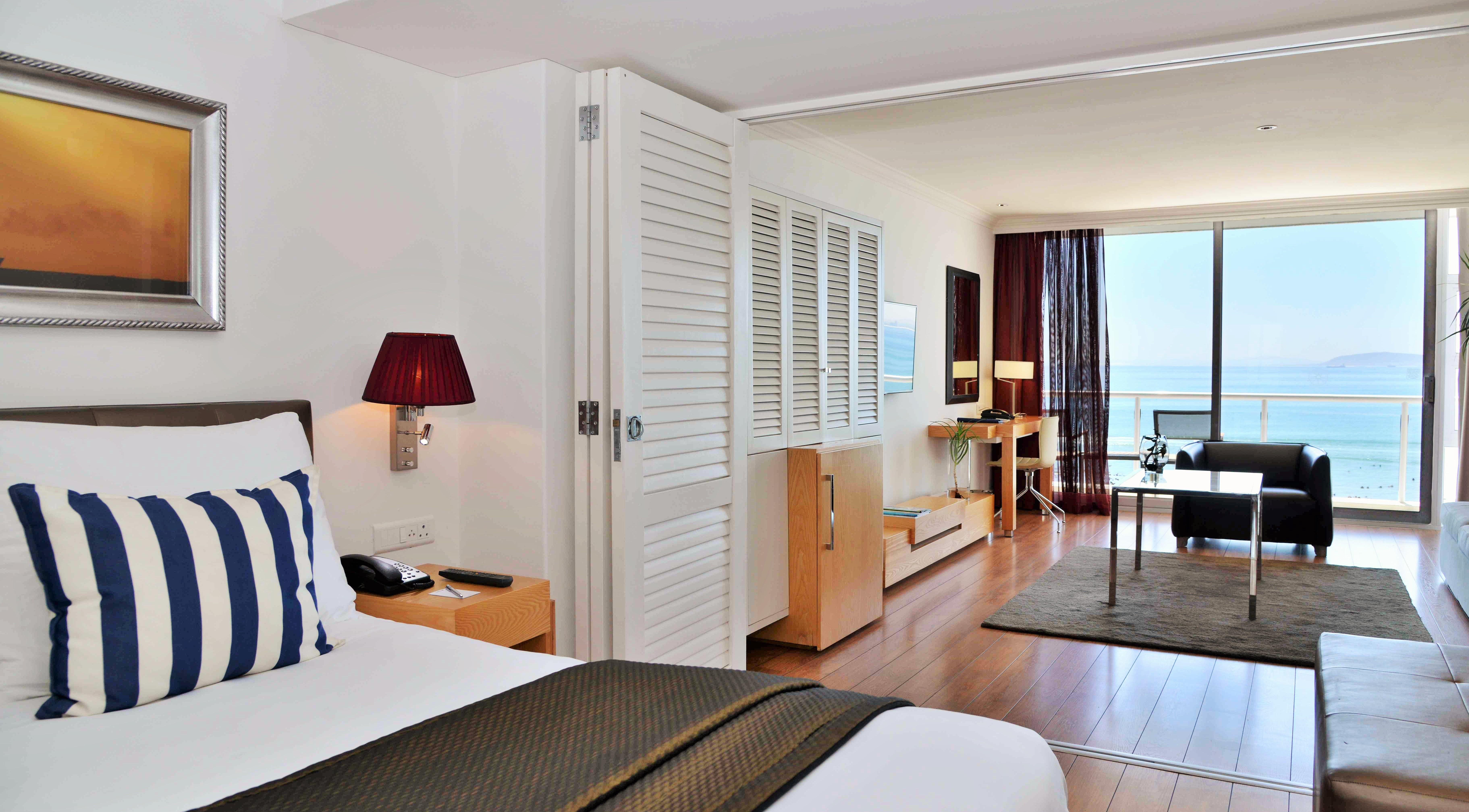 Radisson Collection Hotel, Waterfront Città del Capo Esterno foto A room at the hotel