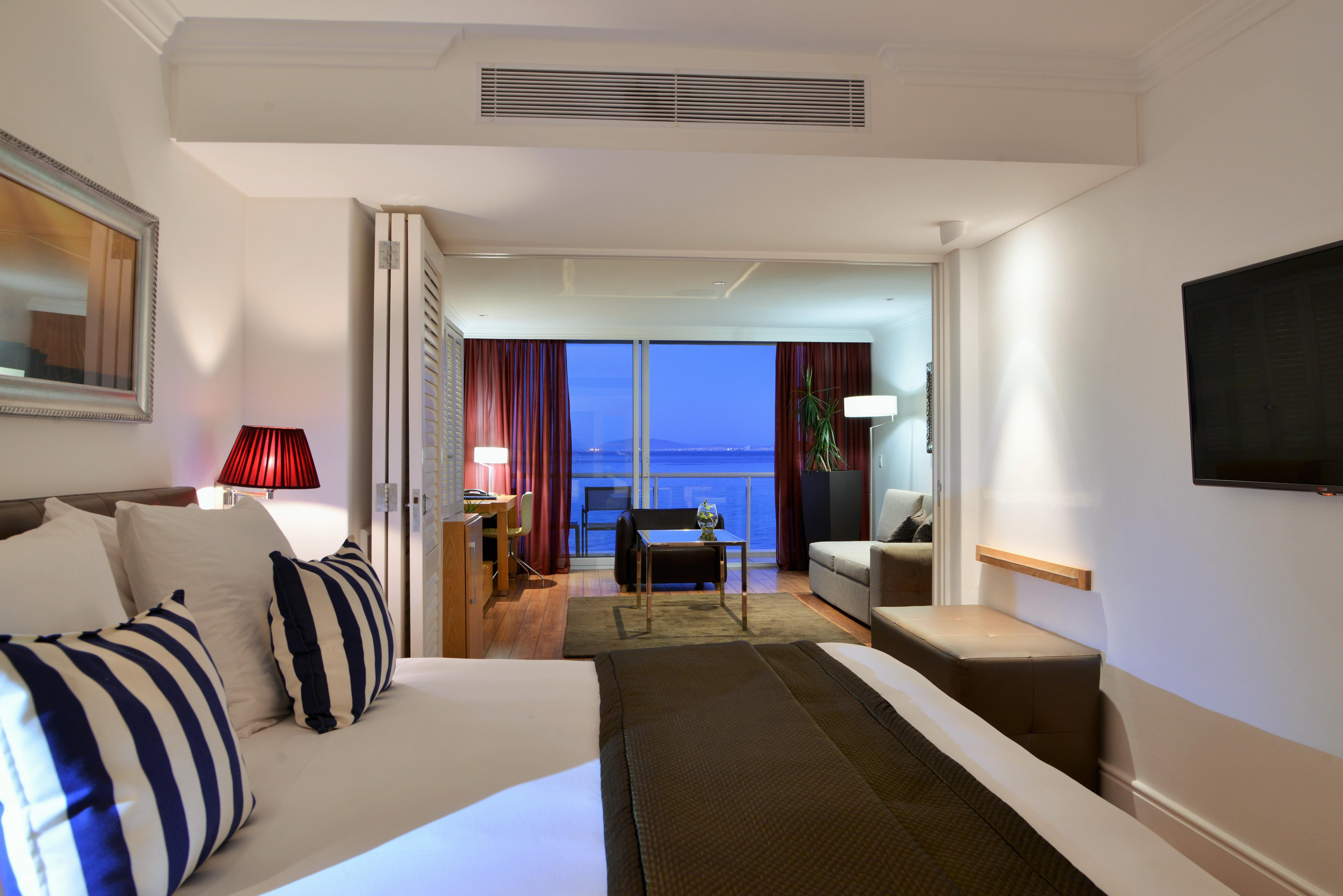 Radisson Collection Hotel, Waterfront Città del Capo Esterno foto A room at the hotel