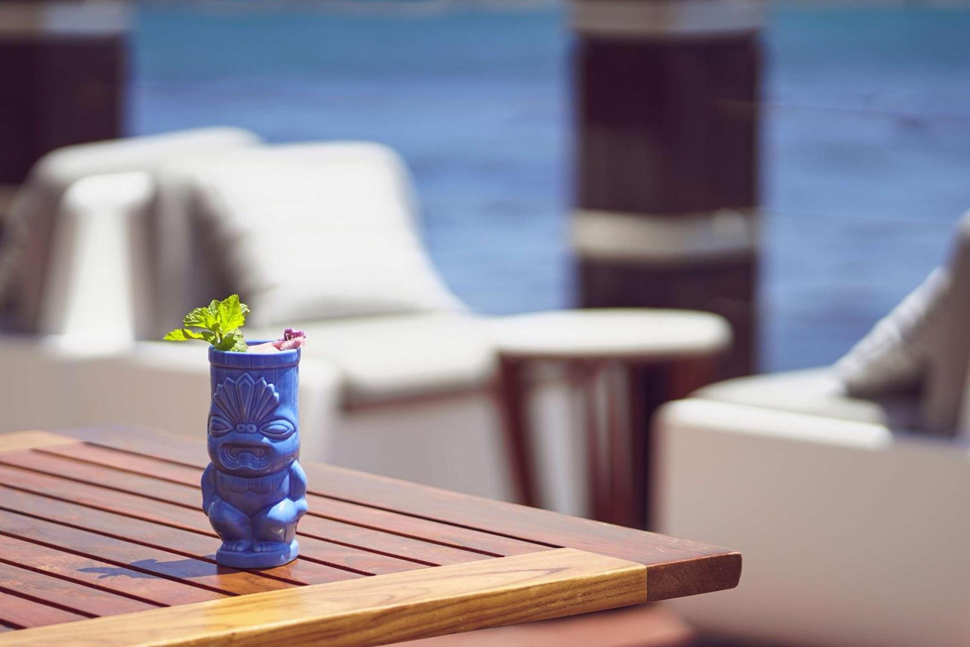 Radisson Collection Hotel, Waterfront Città del Capo Esterno foto A tiki drink
