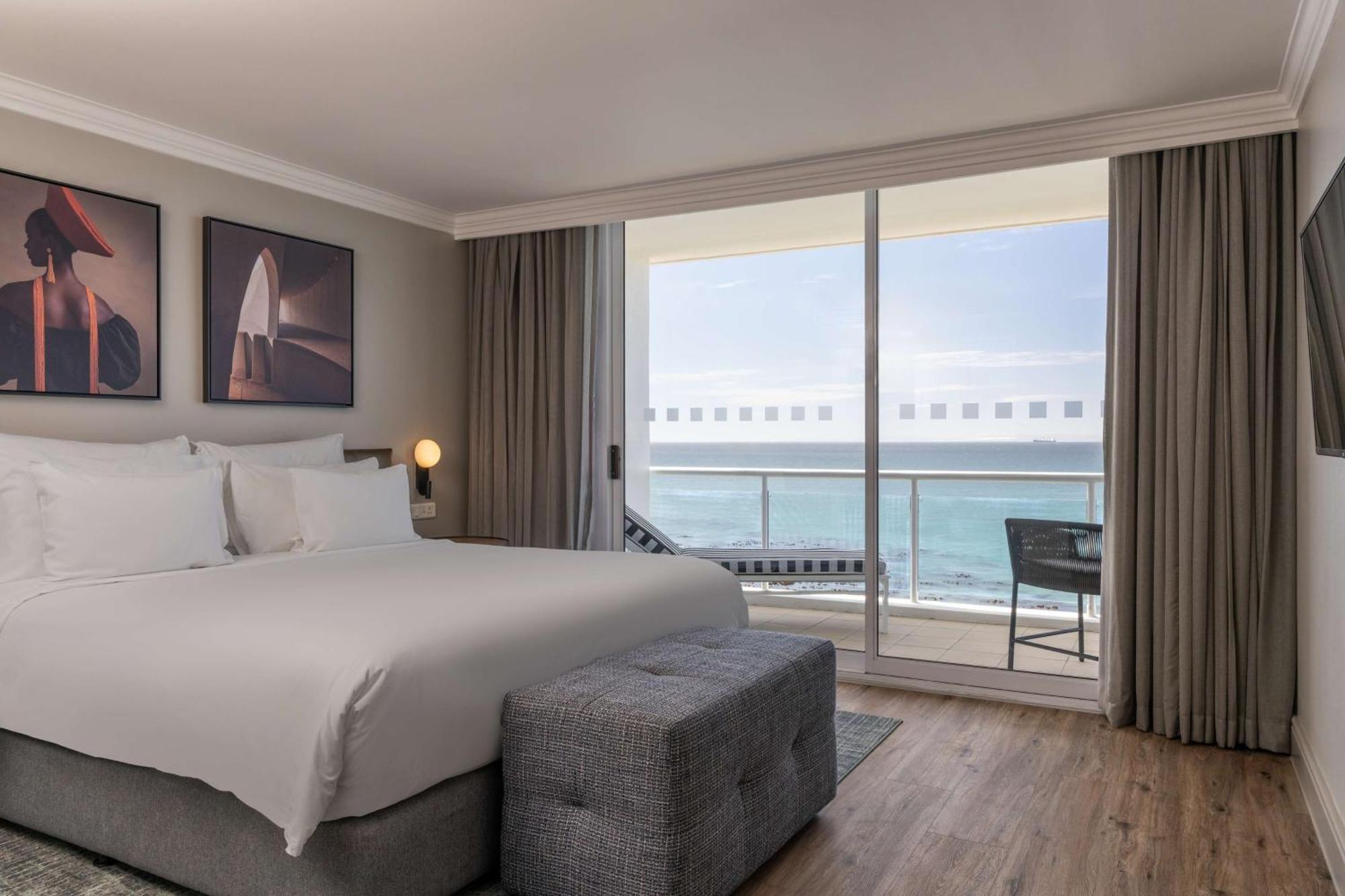 Radisson Collection Hotel, Waterfront Città del Capo Esterno foto A bedroom at the hotel