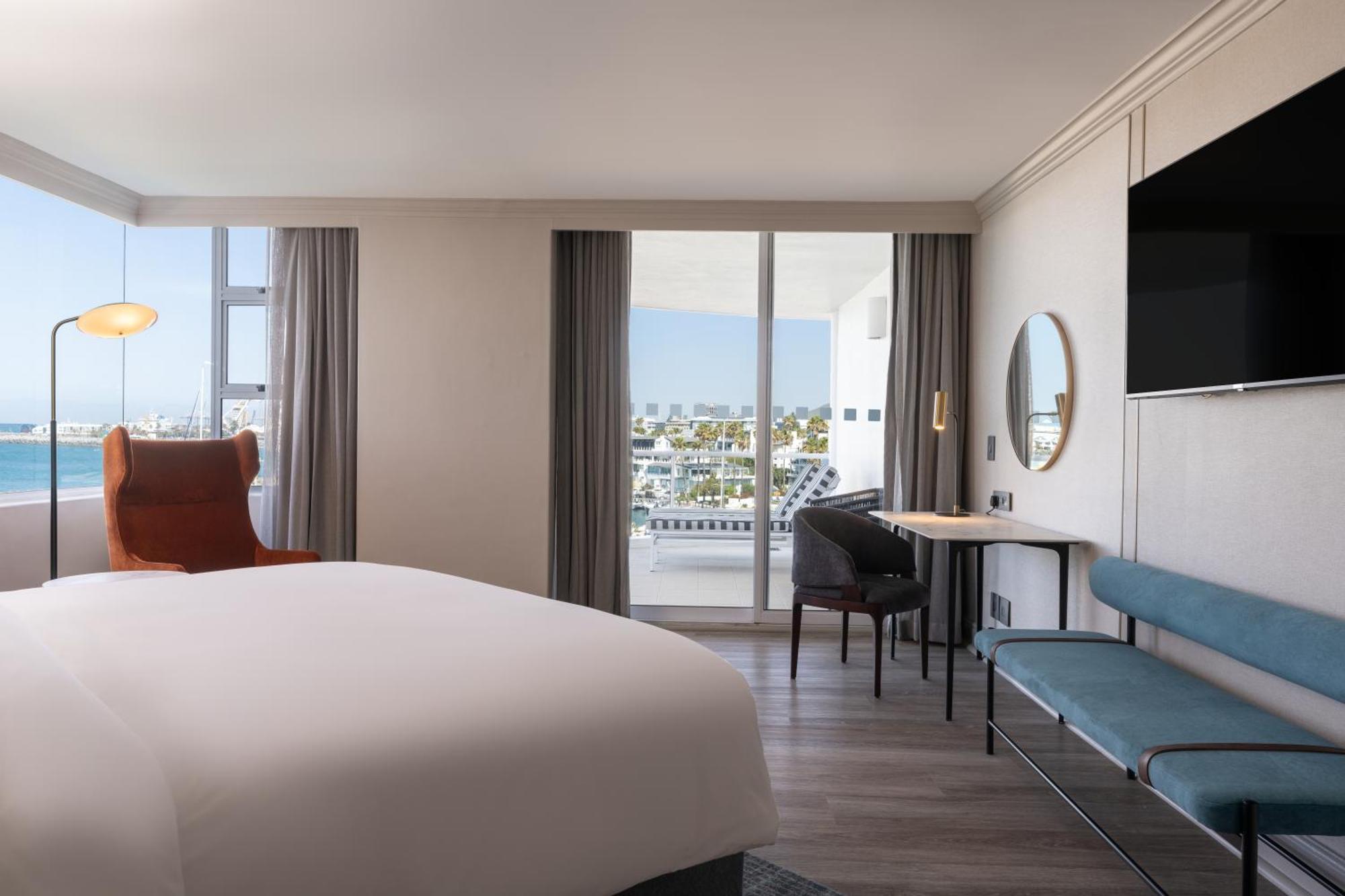 Radisson Collection Hotel, Waterfront Città del Capo Esterno foto A guest room at the Hilton Cape Town Waterfront